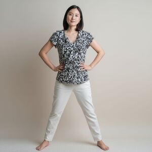 Banana Republic Geometric Patterned Top. Size Small. Ruffled Detail On.